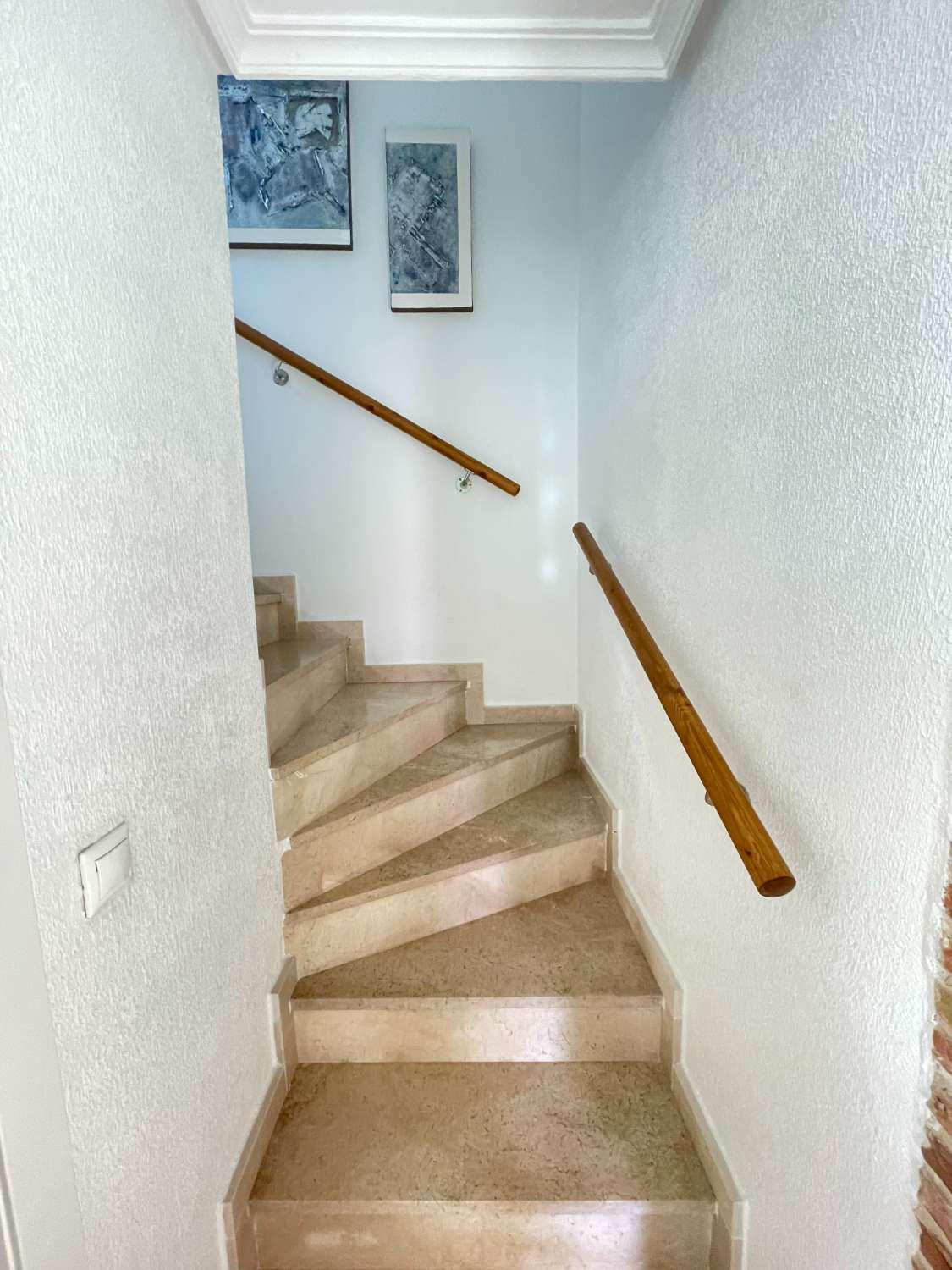 Precioso Chalet independiente de 3 Dormitoris y 2 baños con piscina comunitaria