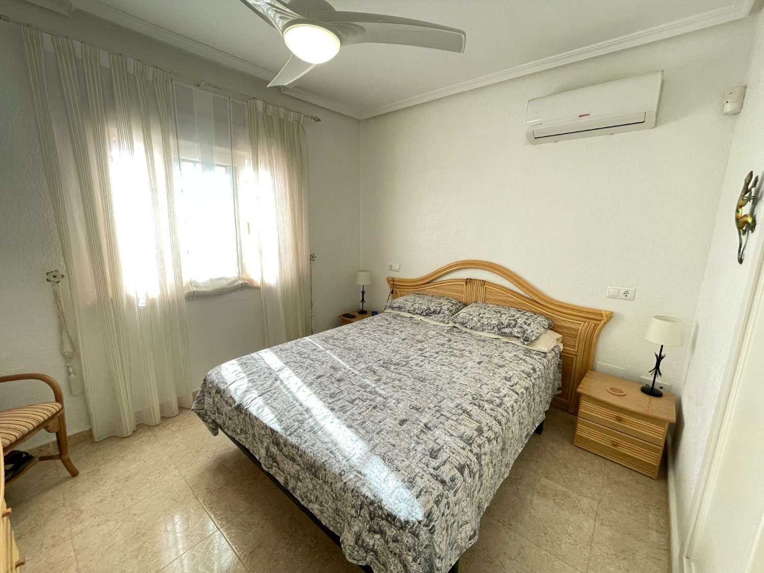 Precioso Chalet independiente de 3 Dormitoris y 2 baños con piscina comunitaria