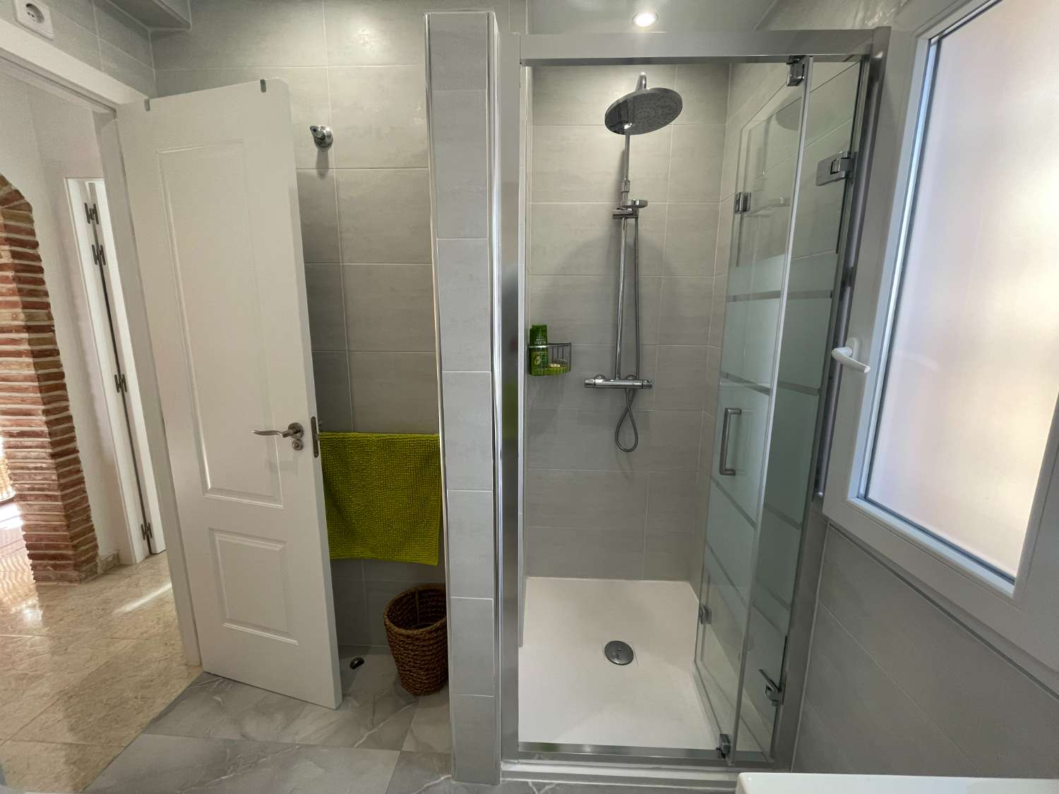 Precioso Chalet independiente de 3 Dormitoris y 2 baños con piscina comunitaria