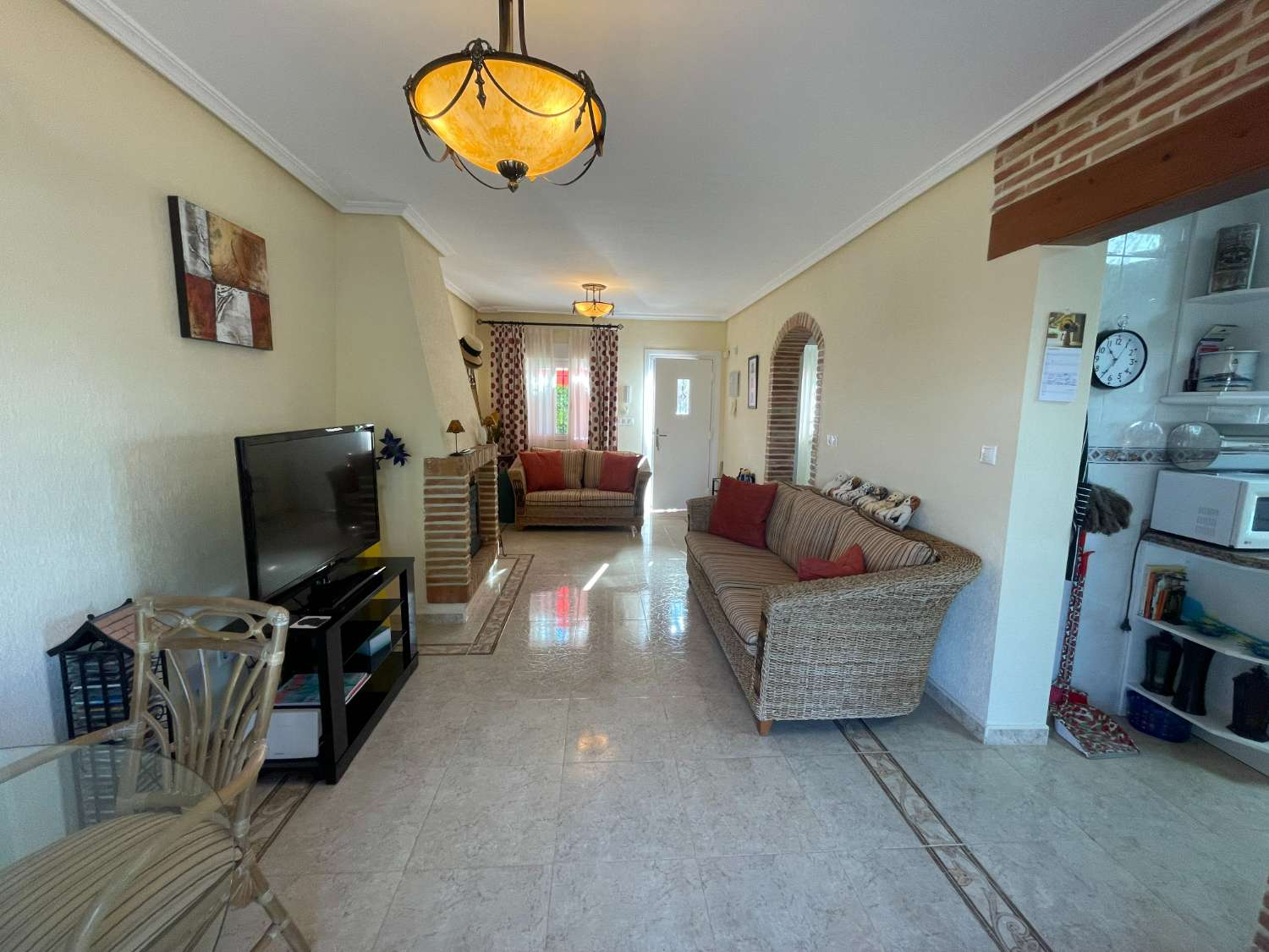 Precioso Chalet independiente de 3 Dormitoris y 2 baños con piscina comunitaria