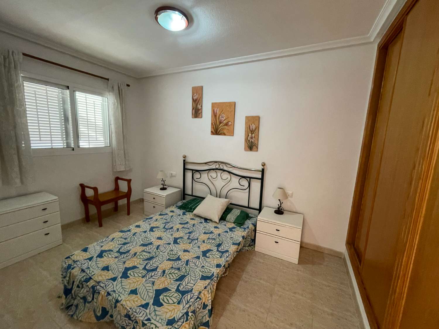 Precioso apartamento de 1 dormitorio con terraza en la azotea en Zeniamar.