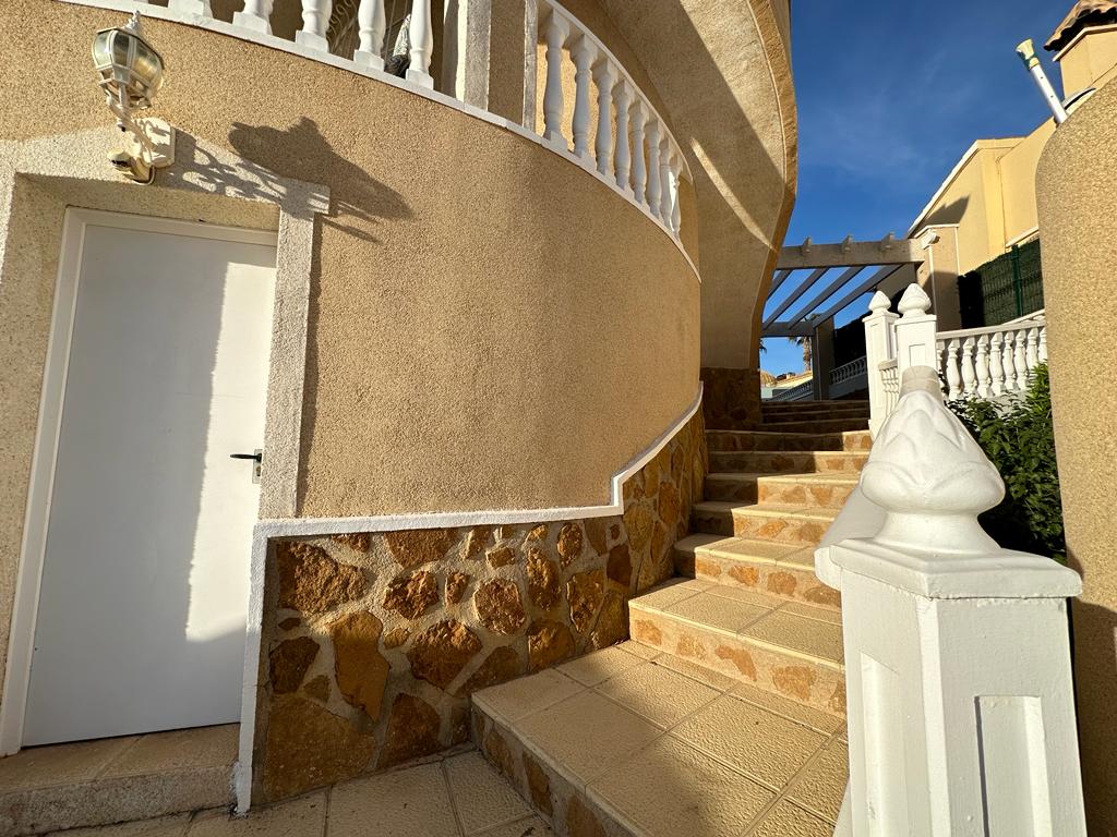 Beautiful detached villa with private pool and independent apartment