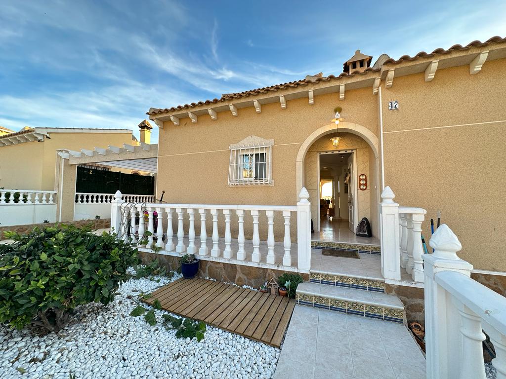 Beautiful detached villa with private pool and independent apartment