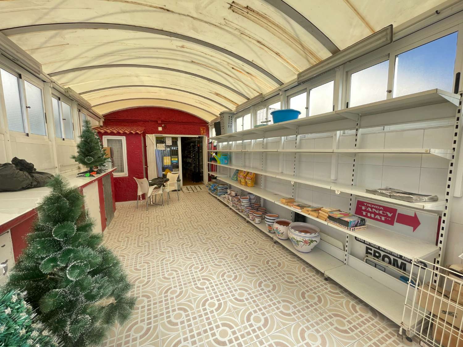 Leuke winkel en appartement gelegen in Torrevieja