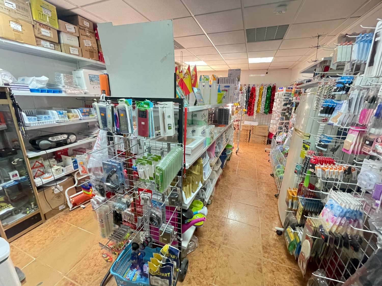 Nice shop and apartment located in Torrevieja