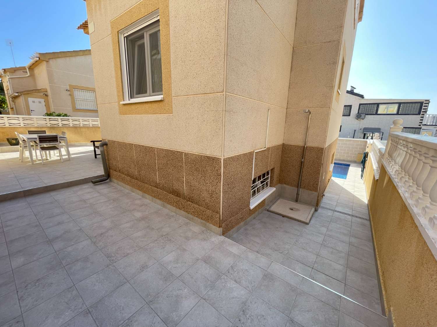 Beautifully renovated 3 bedroom 2 bathroom detached villa with private pool.