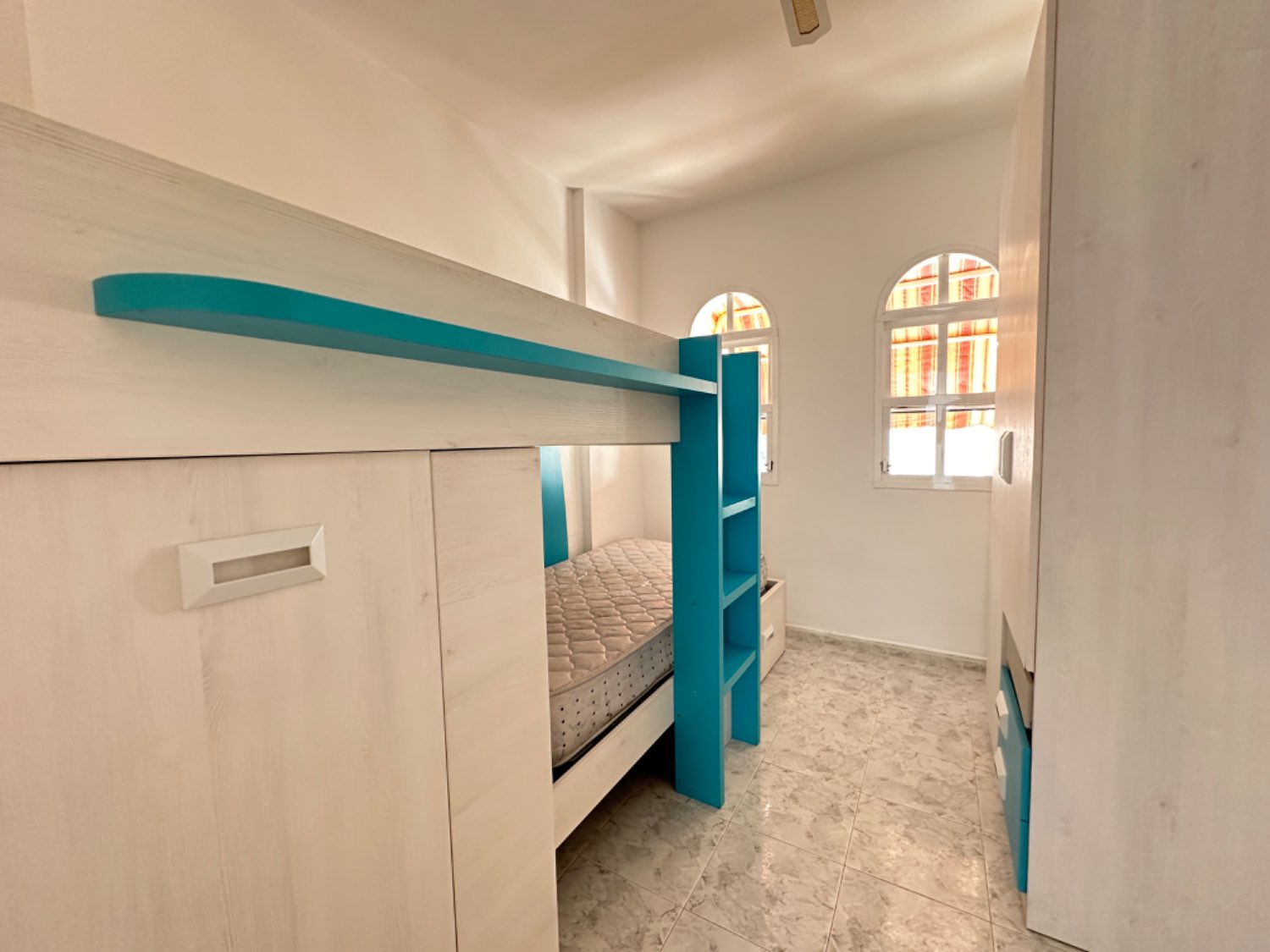 3 soveværelser, 1 badeværelse lejlighed i Playa Flamenca!