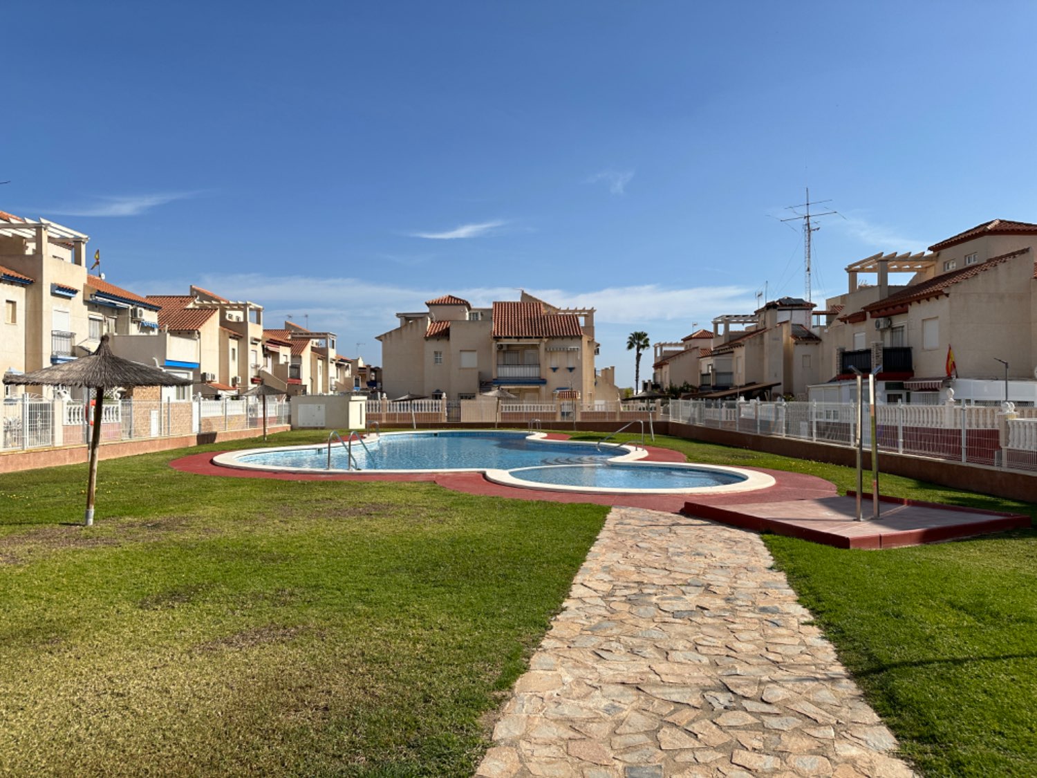 Apartamento de 3 dormitorios y 1 baño en playa flamenca!