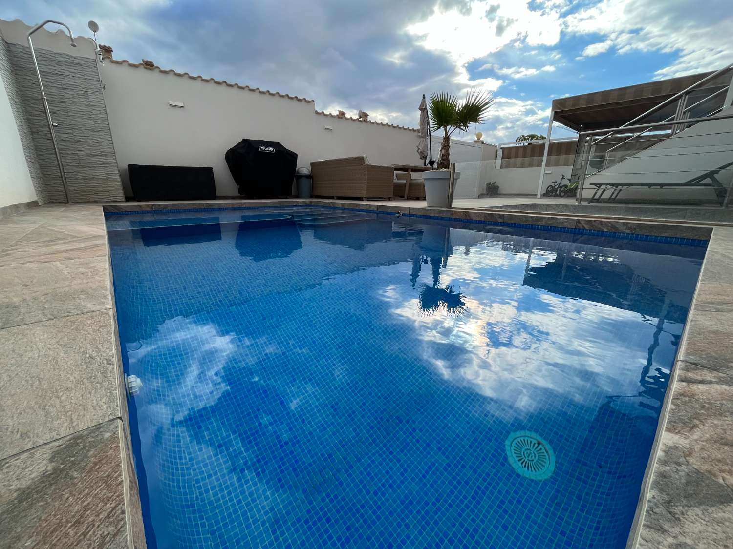 Precioso Chalet independiente de 3 dormitorios orientado al Sur con piscina privada