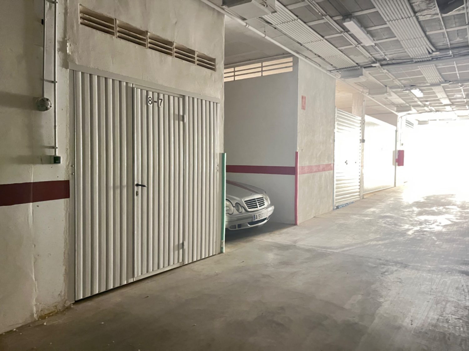 Afgesloten dubbele garage voor 2 auto's