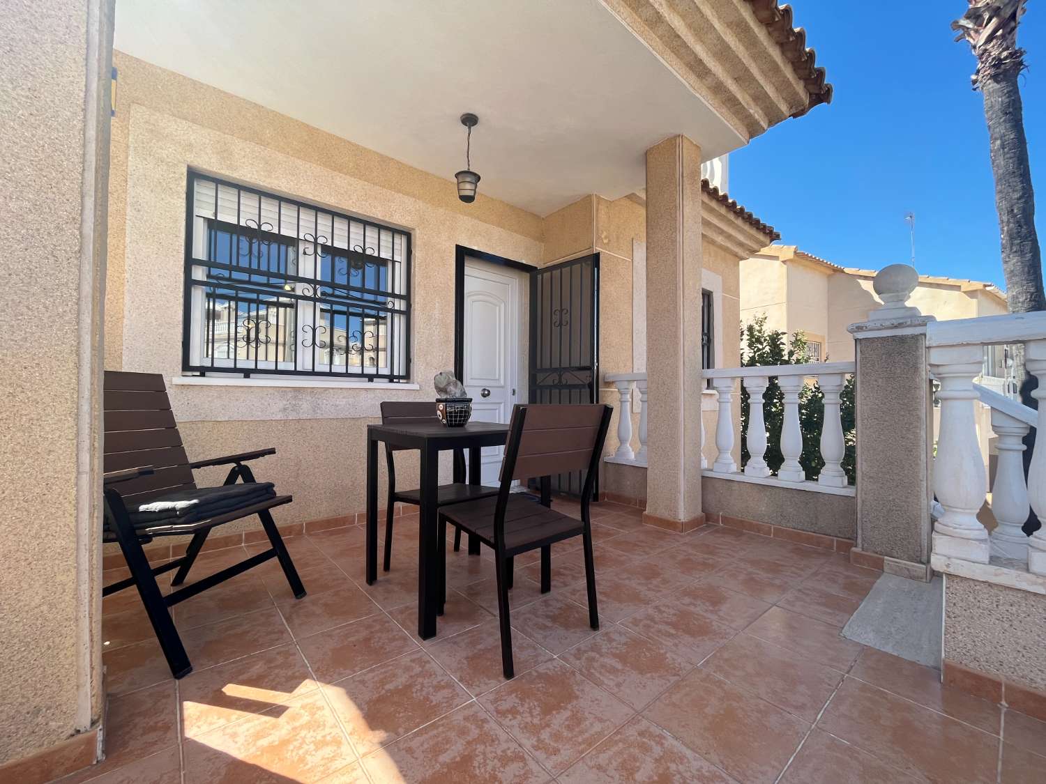 Beautiful detached villa with 4 bedrooms and 3 bathrooms with private pool