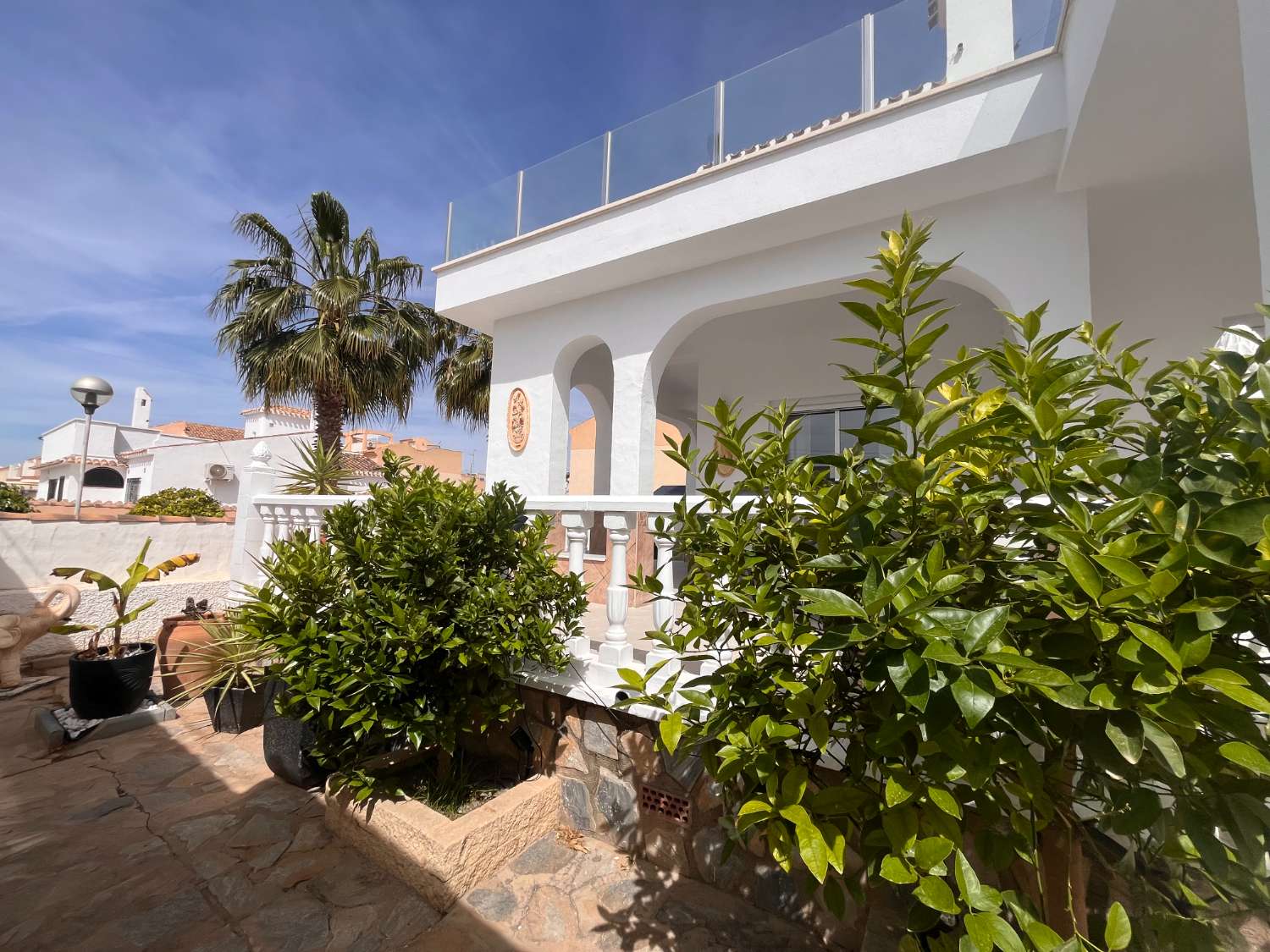 Beautiful, southfacing detached villa with seaviews