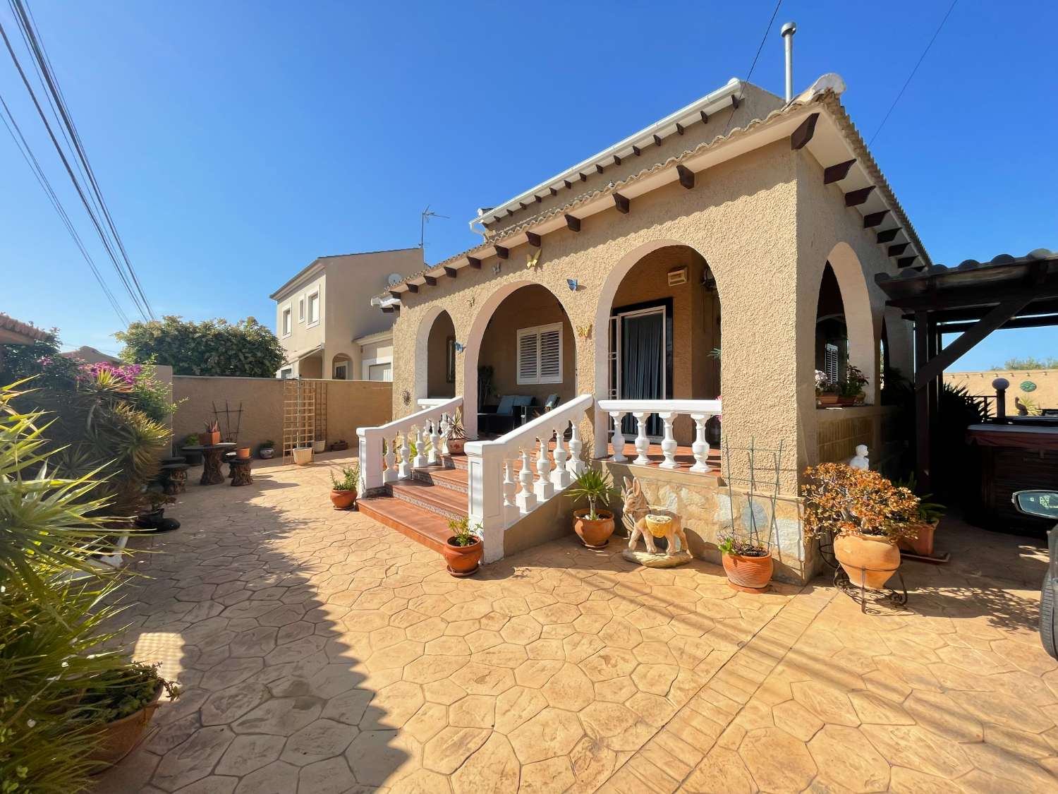 Beautiful independent villa in Los Balcones.