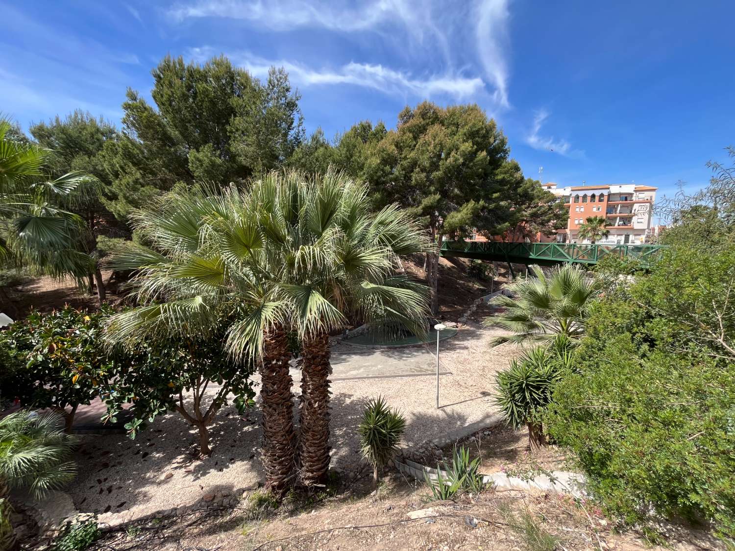 Bel appartement de 2 chambres et 1 salle de bain avec piscine commune à Playa Flamenca.