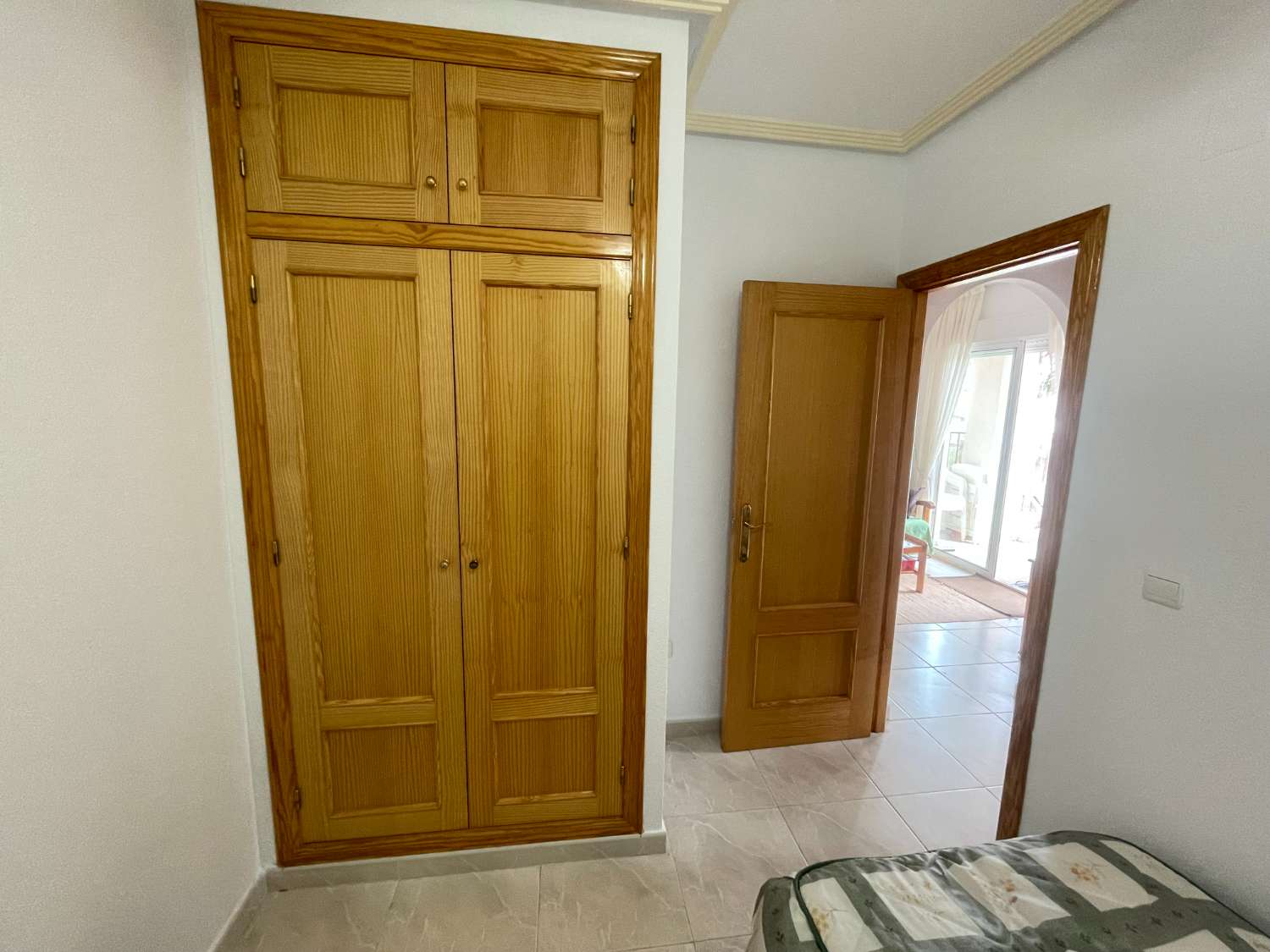 Bonito apartamento de 2 dormitorios y 1 baño con piscina comunitaria en Playa Flamenca.