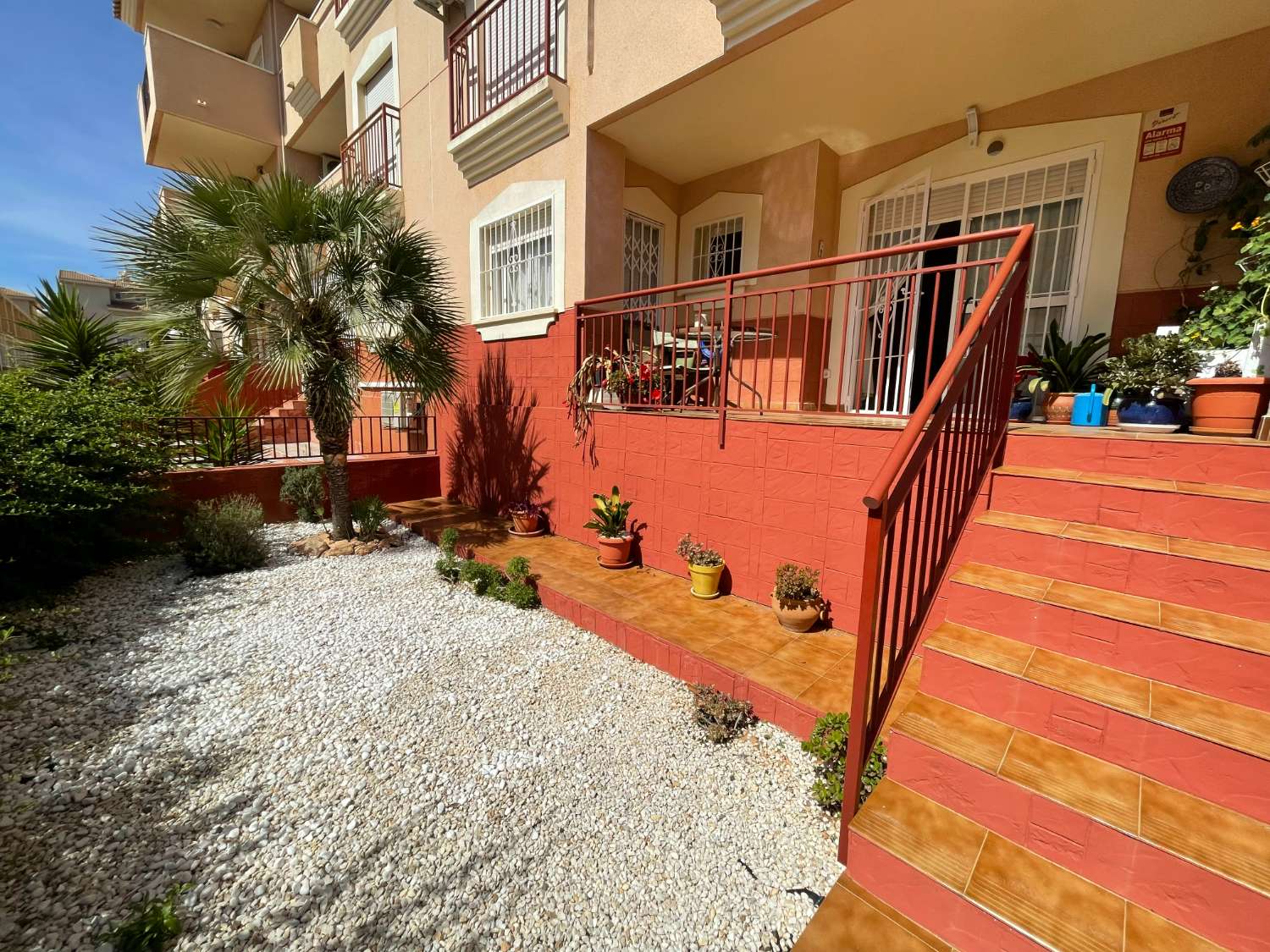 ground floor apartment in La Florida with 2 bedrooms, 1 bathroom and communal pool.