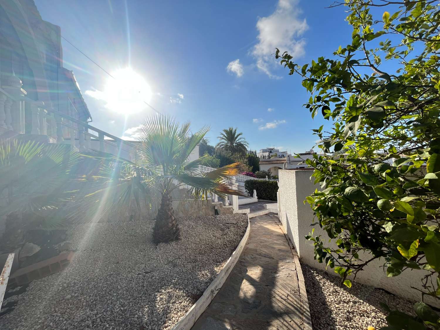 Chalet Adosado con 500 m2 de jardín con piscina privada