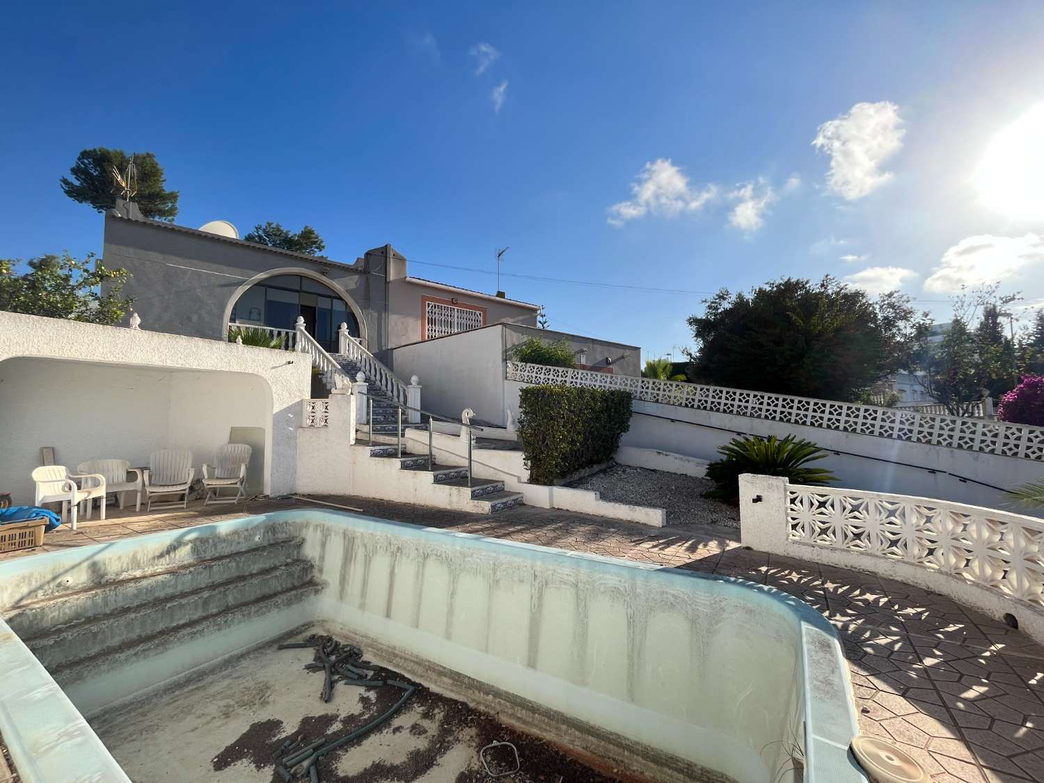 Chalet Adosado con 500 m2 de jardín con piscina privada