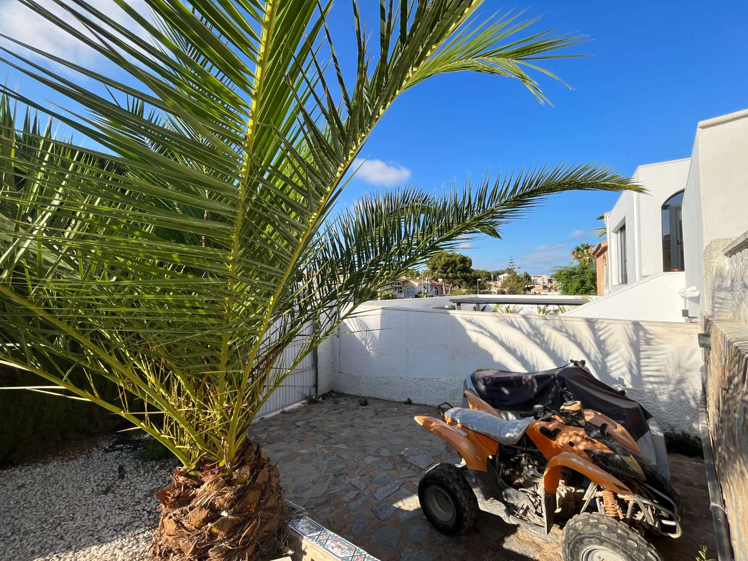 Chalet Adosado con 500 m2 de jardín con piscina privada