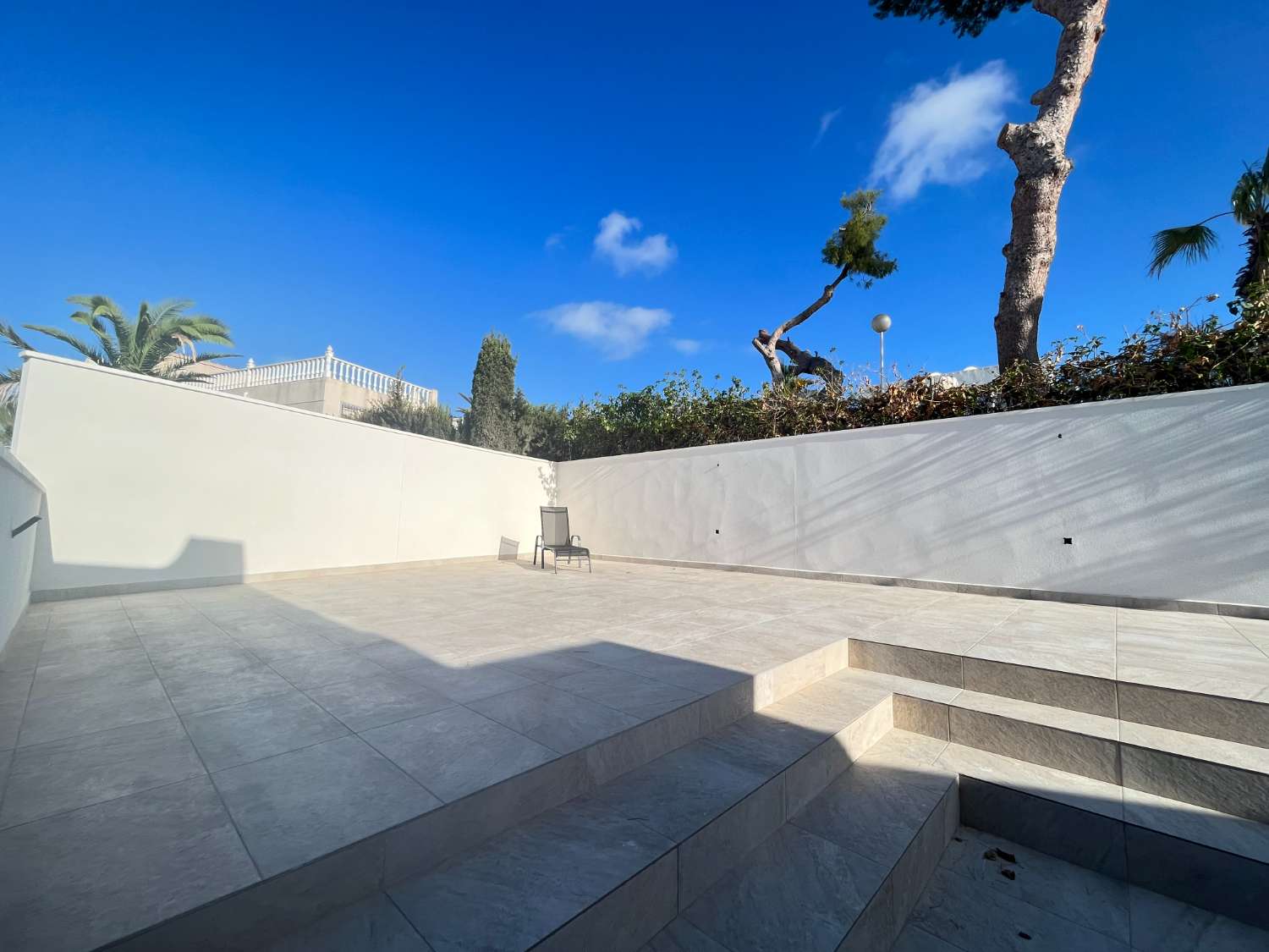 Chalet Adosado con 500 m2 de jardín con piscina privada