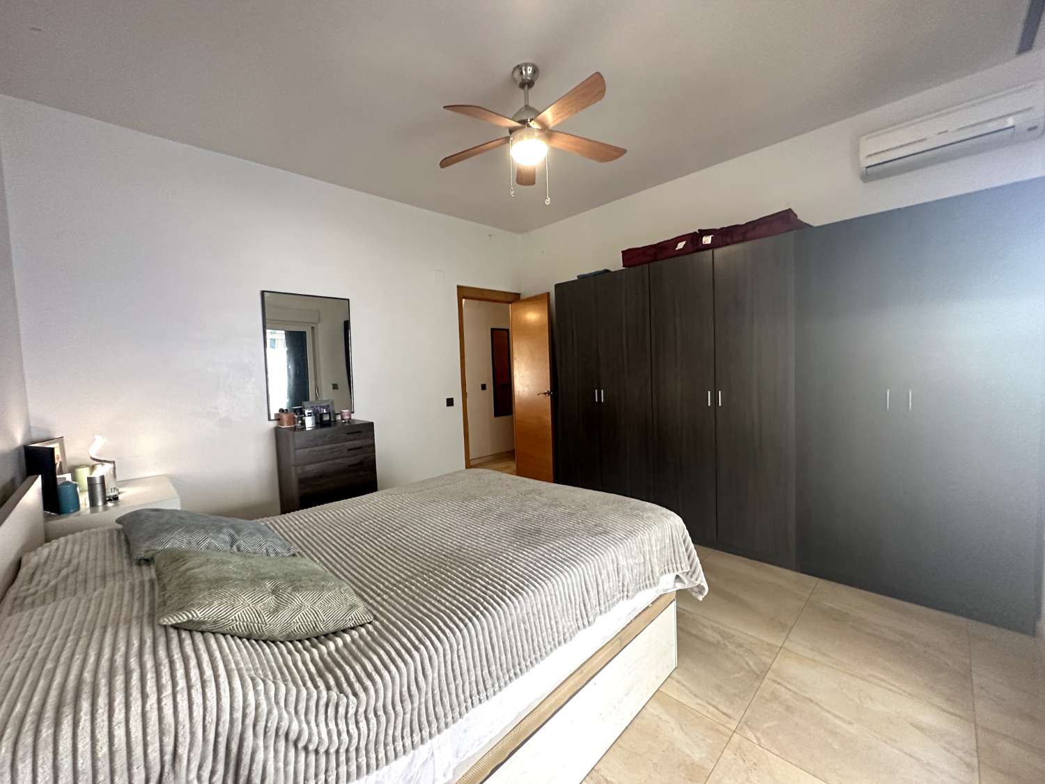 Chalet Adosado con 500 m2 de jardín con piscina privada