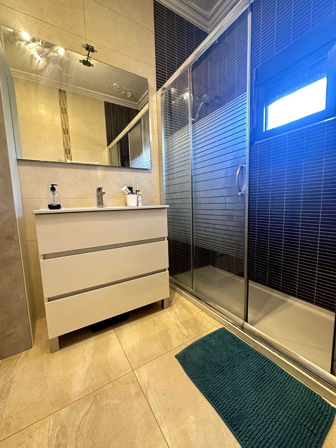 Chalet Adosado con 500 m2 de jardín con piscina privada
