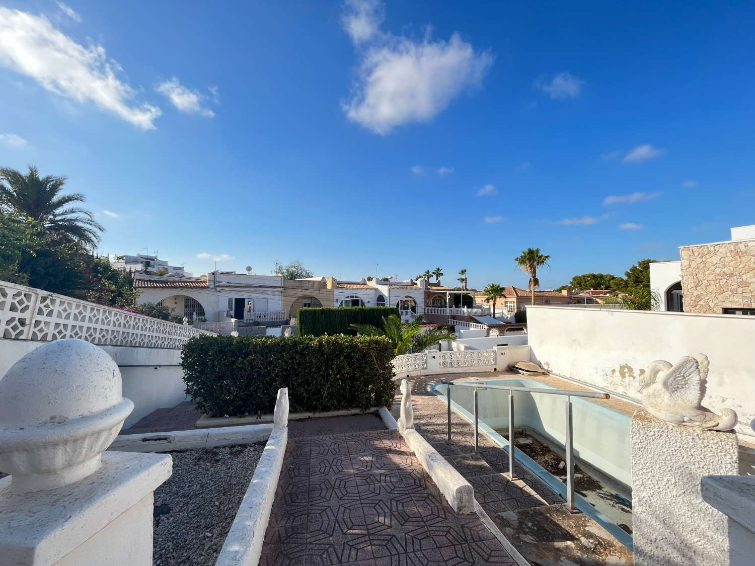 Chalet Adosado con 500 m2 de jardín con piscina privada