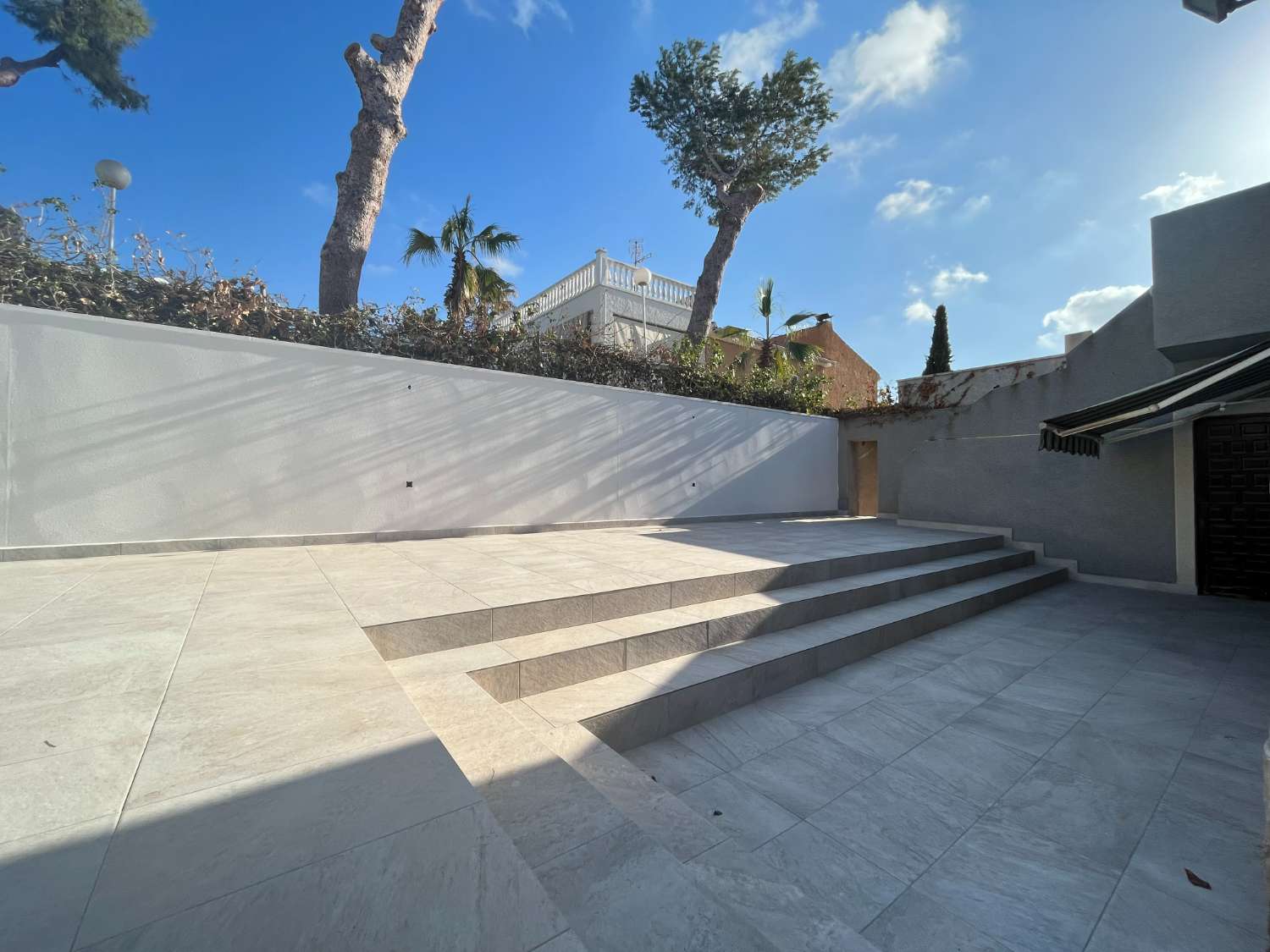 Chalet Adosado con 500 m2 de jardín con piscina privada