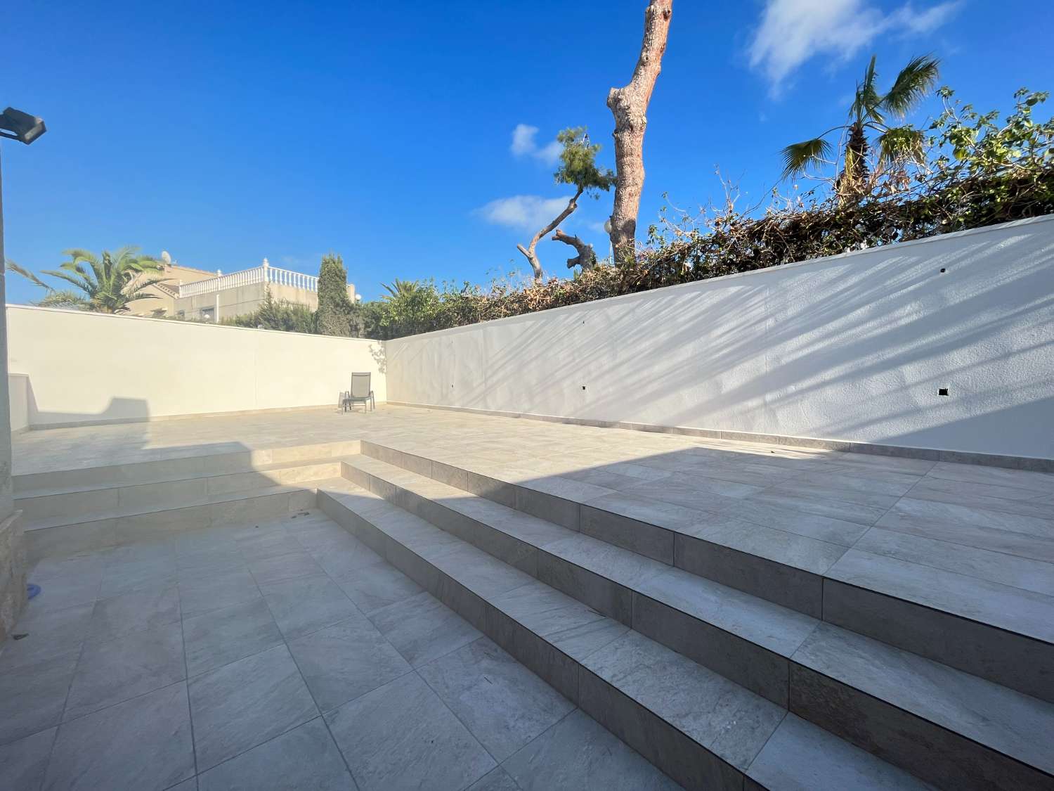 Chalet Adosado con 500 m2 de jardín con piscina privada
