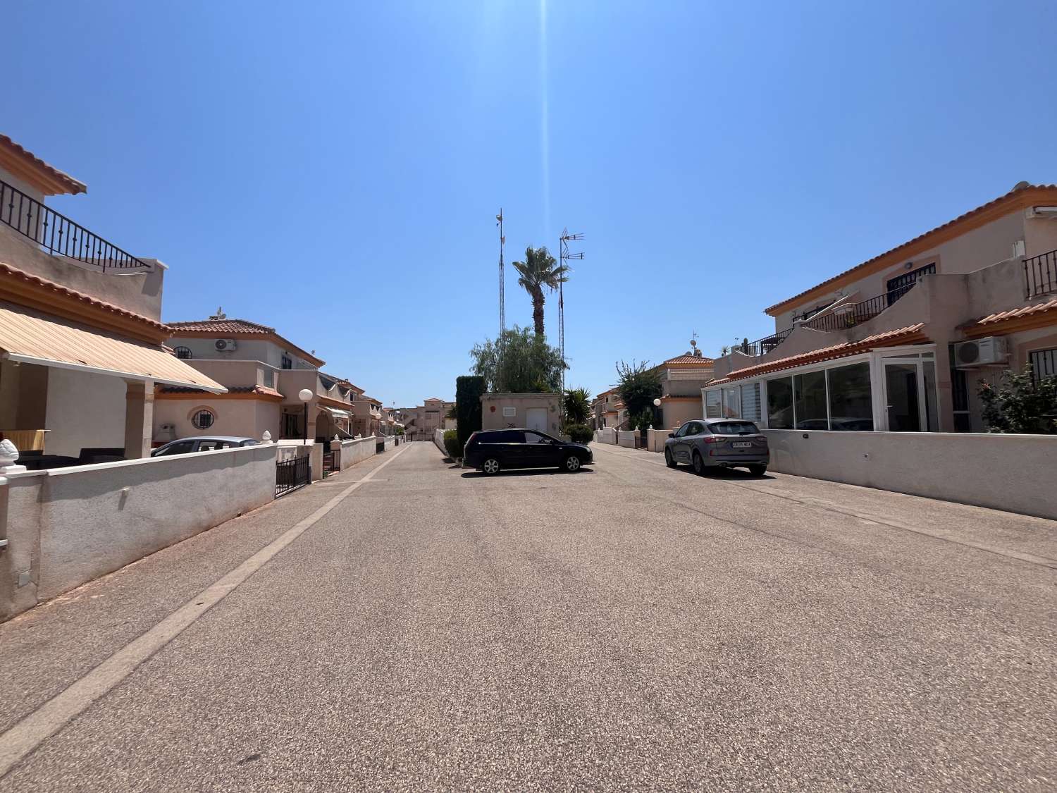 Duplex  de 2 dormitorios con entrada para coche  en pleno corazón de playa flamenca