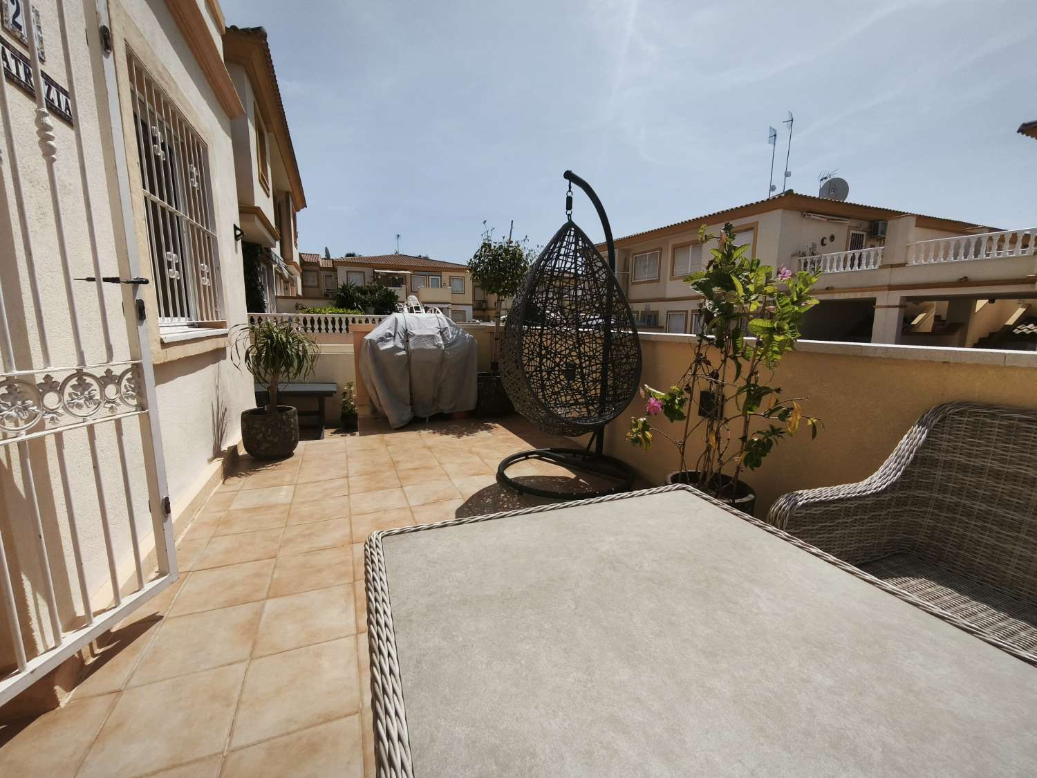Bungalow de 2 dormitorios, 1 baño y piscina comunitaria en playa flamenca , Orihuela costa
