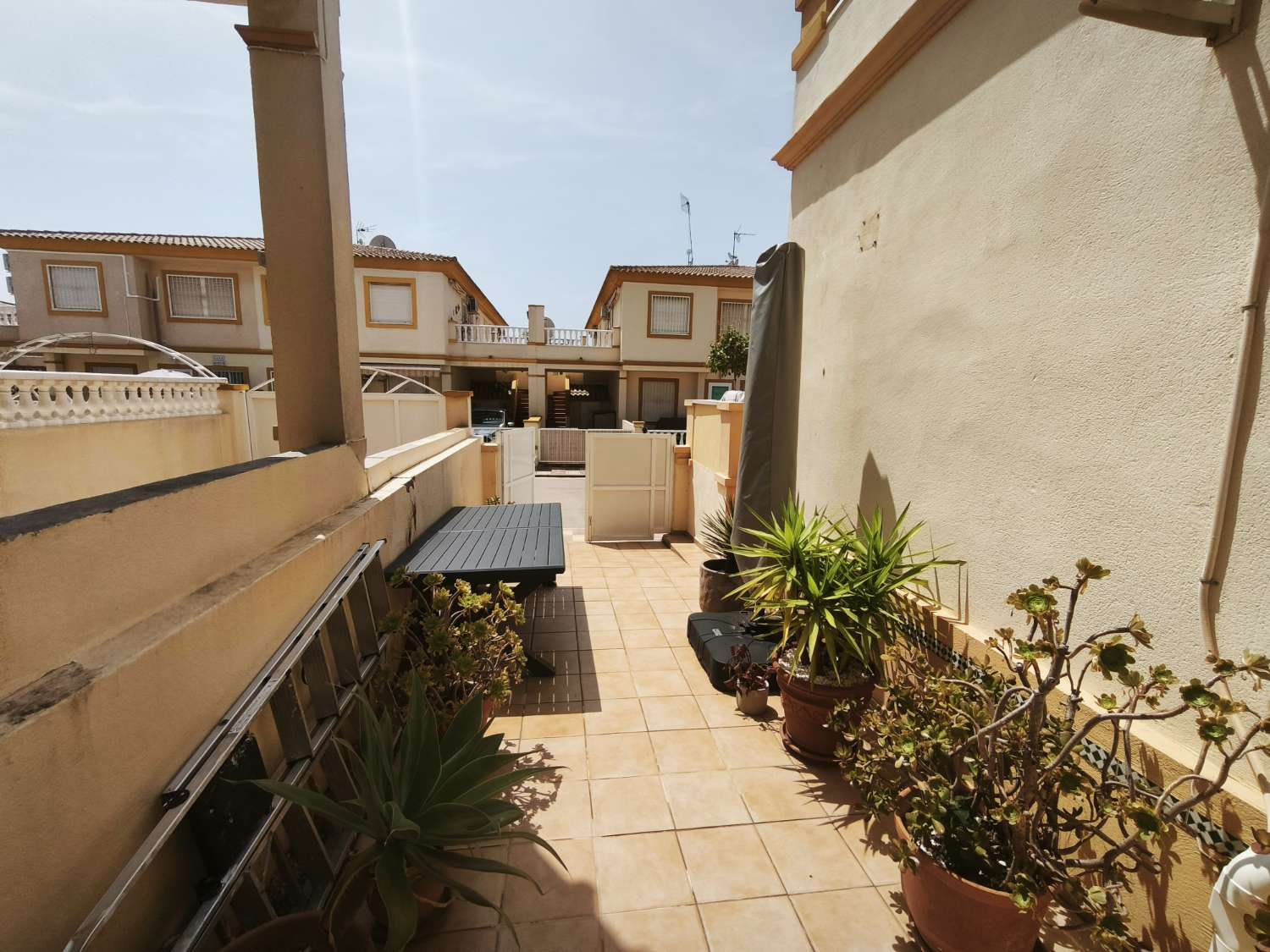 Bungalow de 2 dormitorios, 1 baño y piscina comunitaria en playa flamenca , Orihuela costa