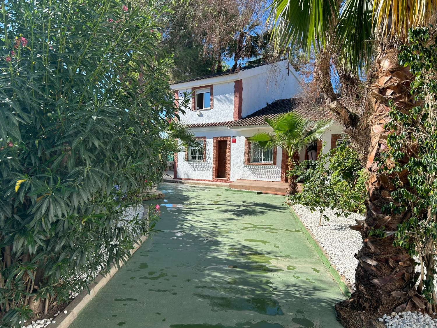 Preciosa villa reformada en Orihuela.