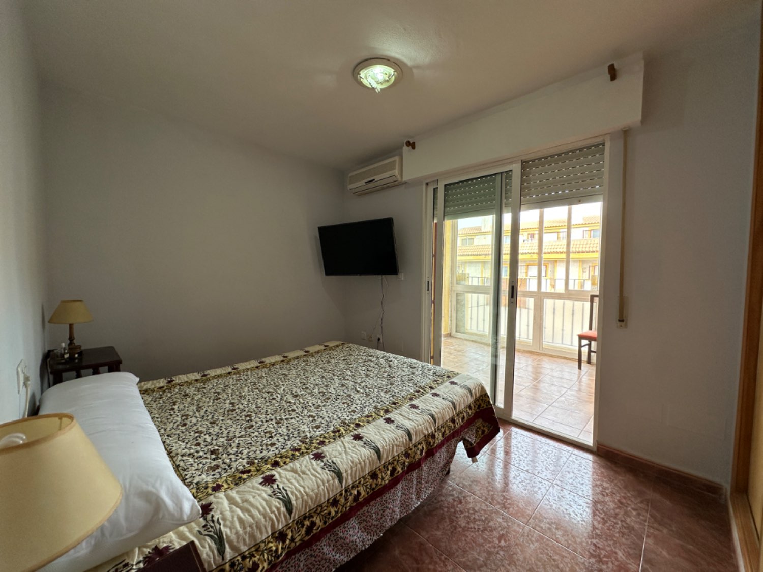 Oportunidad ! Duplex situado en los altos de Orihuela costa con 4 dormitorios ,3 baños, garaje subterráneo y piscina comunitaria !