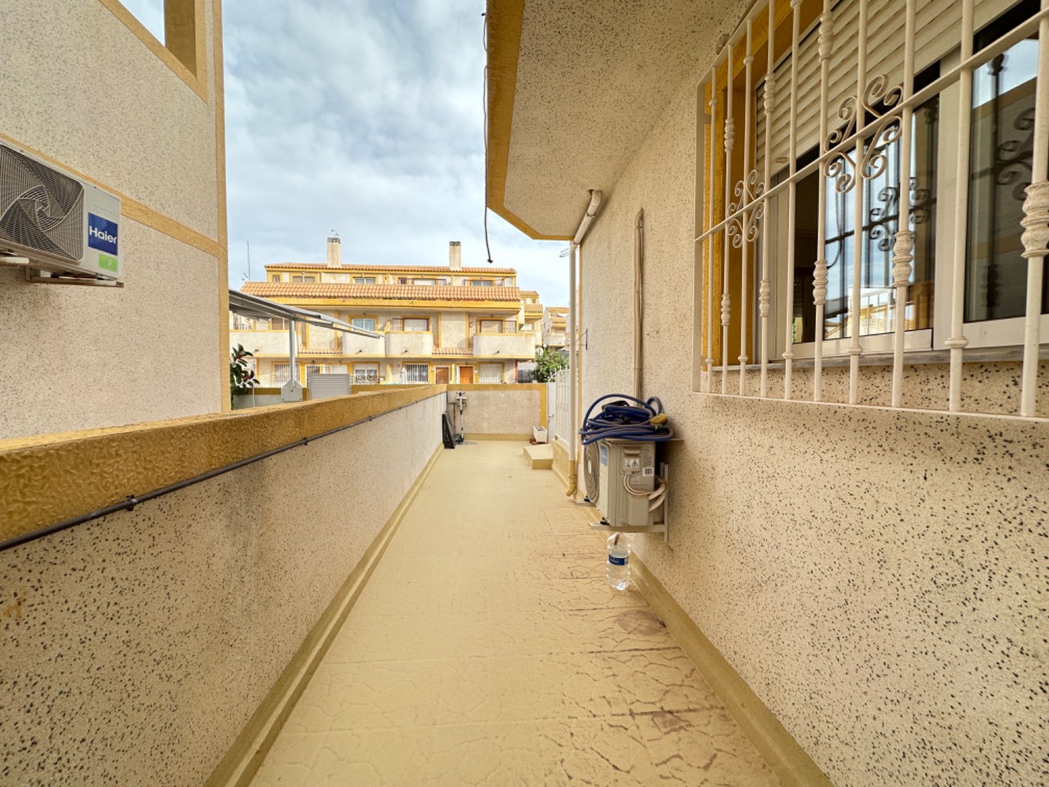 Oportunidad ! Duplex situado en los altos de Orihuela costa con 4 dormitorios ,3 baños, garaje subterráneo y piscina comunitaria !