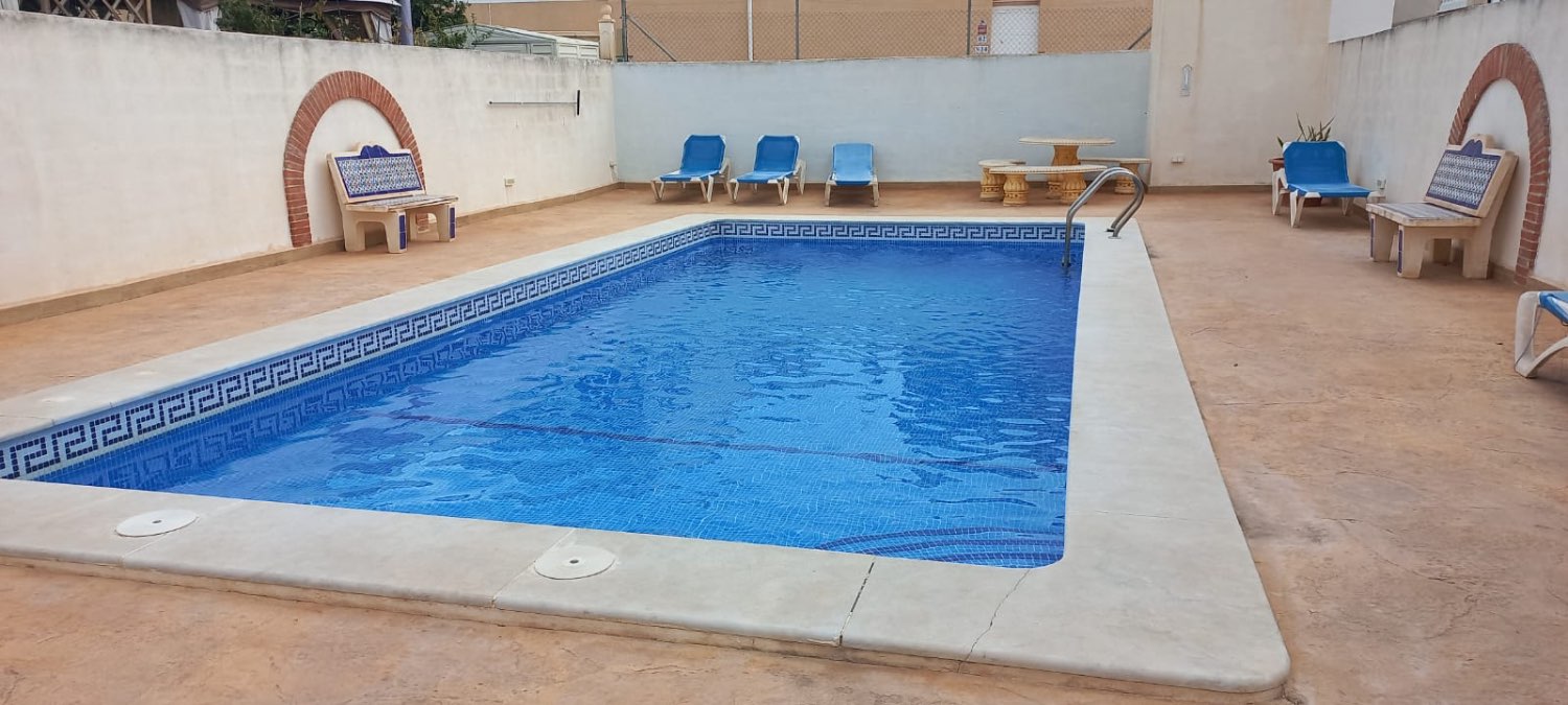 Oportunidad ! Duplex situado en los altos de Orihuela costa con 4 dormitorios ,3 baños, garaje subterráneo y piscina comunitaria !