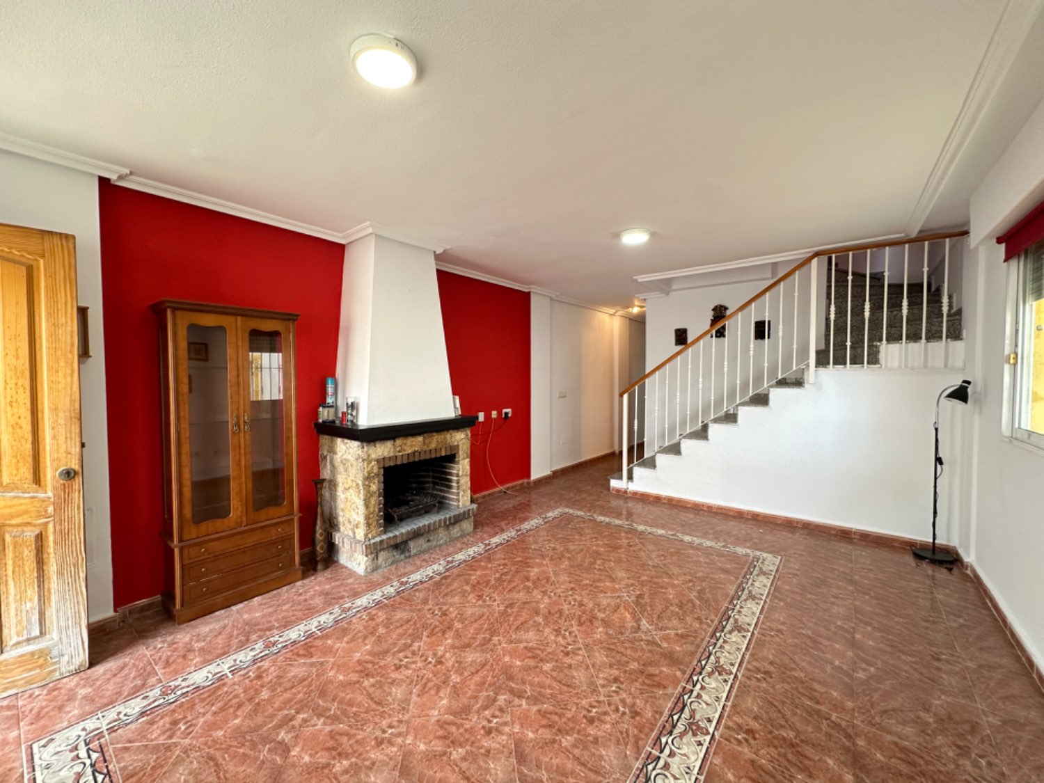 Oportunidad ! Duplex situado en los altos de Orihuela costa con 4 dormitorios ,3 baños, garaje subterráneo y piscina comunitaria !