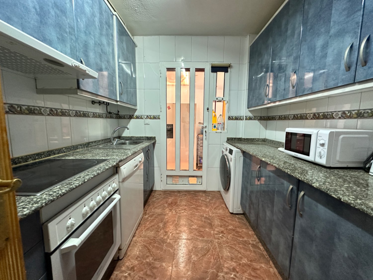 Oportunidad ! Duplex situado en los altos de Orihuela costa con 4 dormitorios ,3 baños, garaje subterráneo y piscina comunitaria !