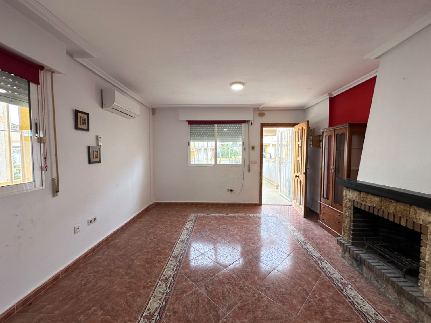 Oportunidad ! Duplex situado en los altos de Orihuela costa con 4 dormitorios ,3 baños, garaje subterráneo y piscina comunitaria !
