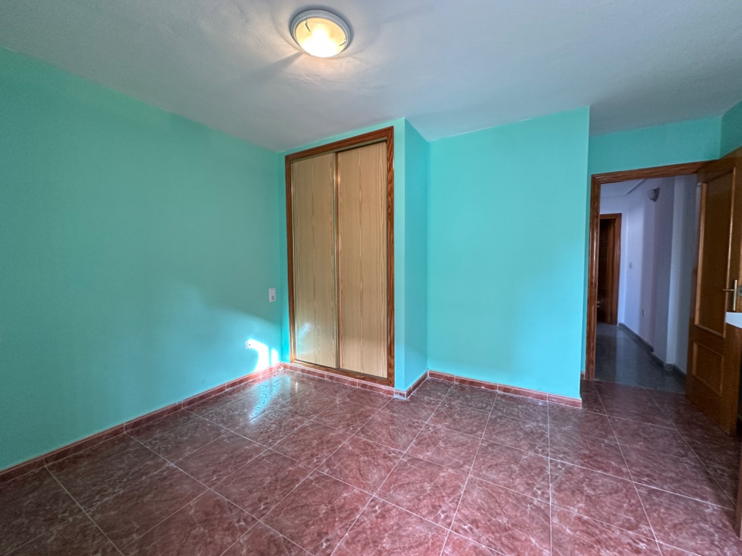 Oportunidad ! Duplex situado en los altos de Orihuela costa con 4 dormitorios ,3 baños, garaje subterráneo y piscina comunitaria !