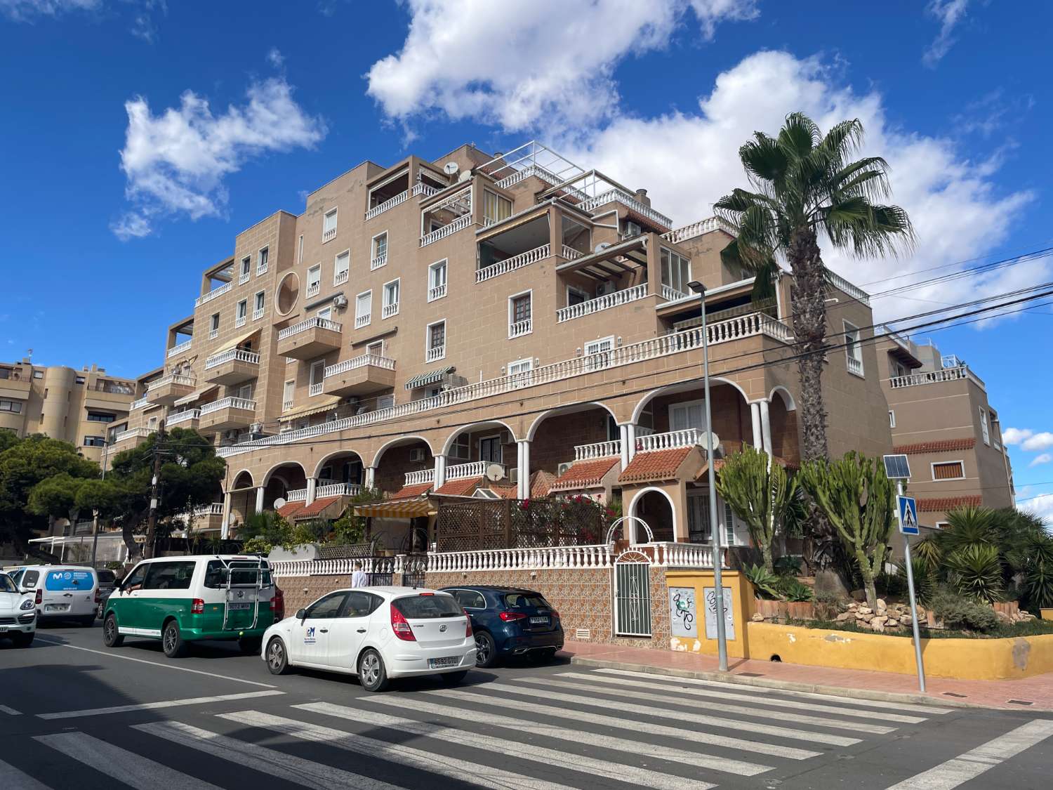 Increíble dúplex de 3 dormitorios y 2 baños con vistas al mar
