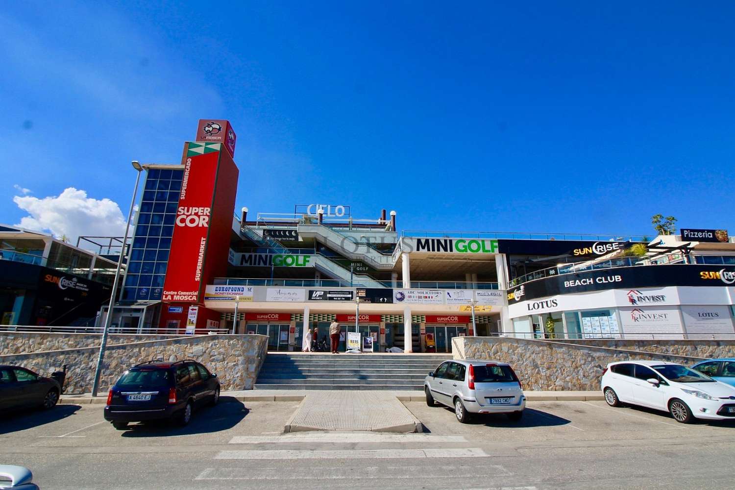 Increíble dúplex de 3 dormitorios y 2 baños con vistas al mar