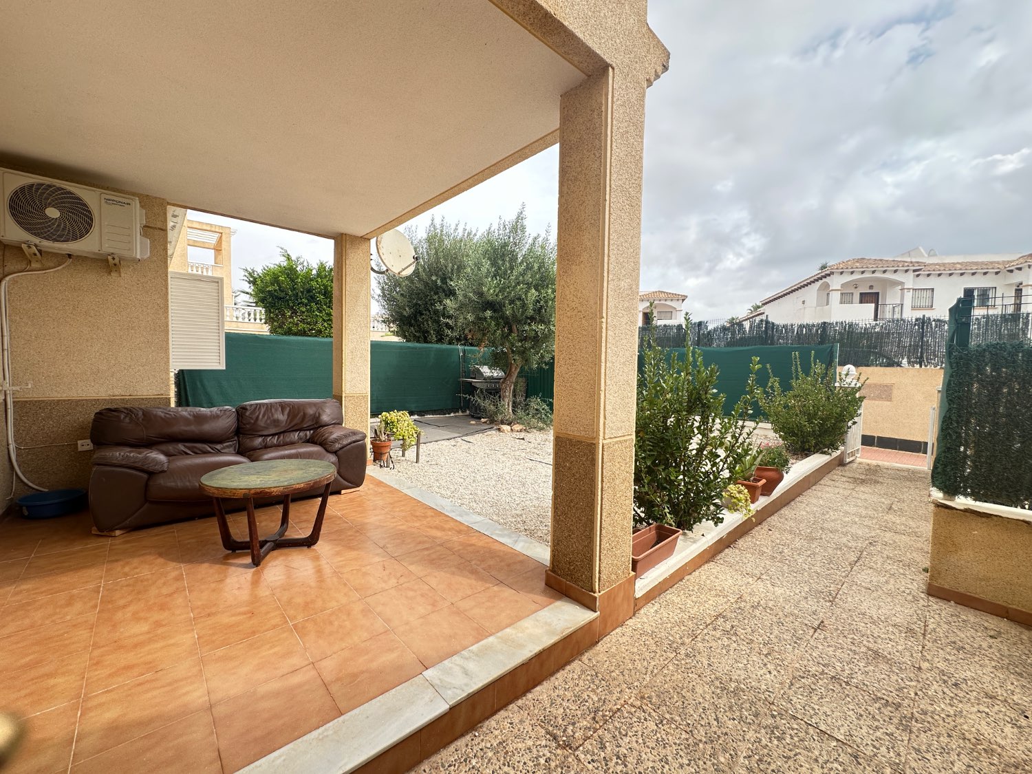 Apartamento en planta baja en Zeniamar 6 con 2 dormitorios 2 baños , jardín y piscina comunitaria