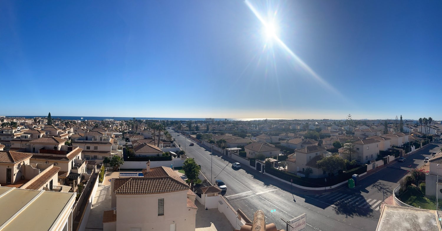 Spacious penthouse with 117m2 3 bedrooms and 2 bathrooms 1.2 km from the beach