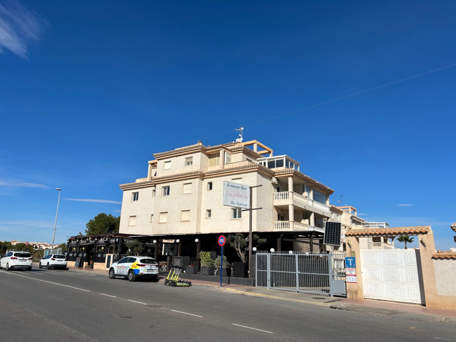 Spacious penthouse with 117m2 3 bedrooms and 2 bathrooms 1.2 km from the beach