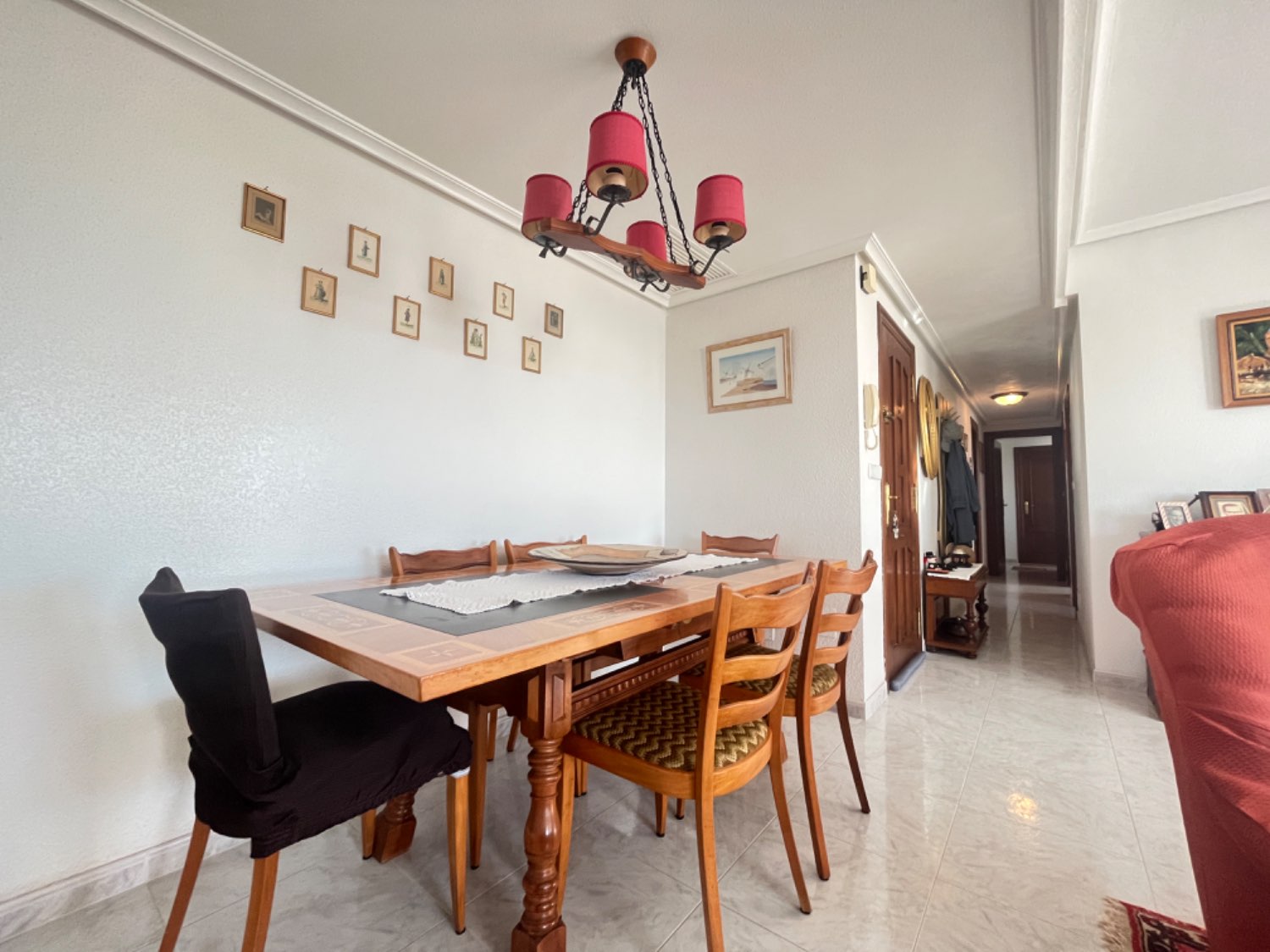 Spacious penthouse with 117m2 3 bedrooms and 2 bathrooms 1.2 km from the beach