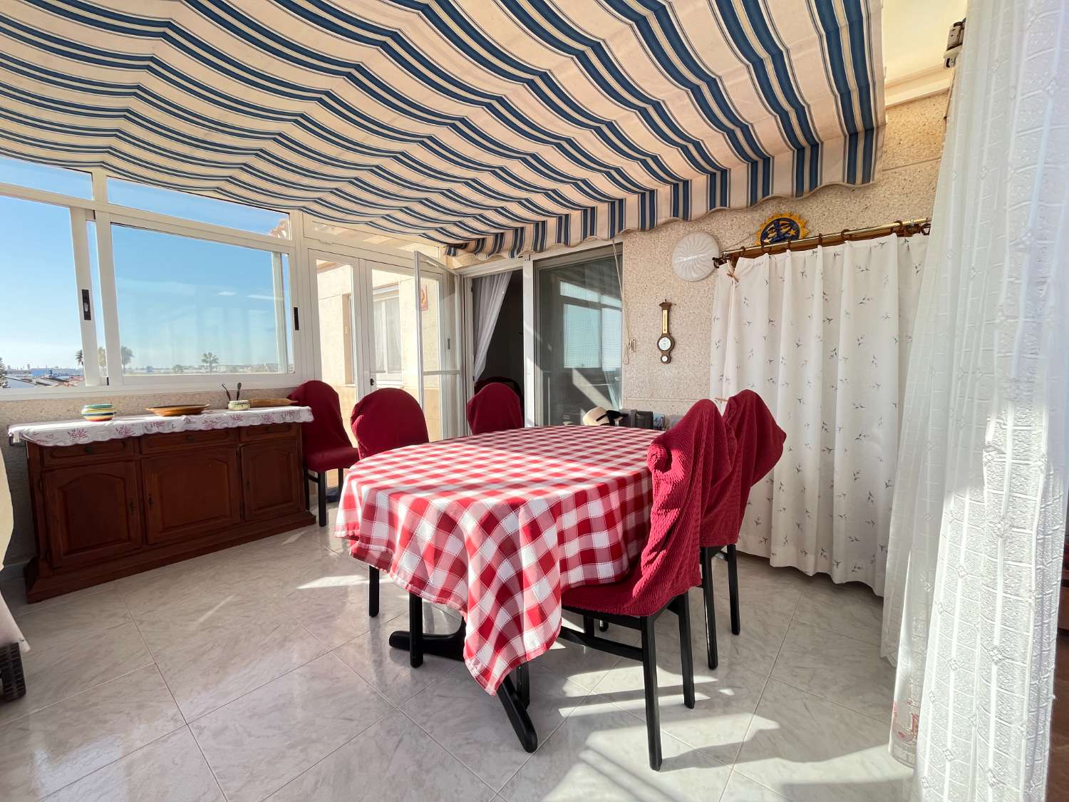 Spacious penthouse with 117m2 3 bedrooms and 2 bathrooms 1.2 km from the beach