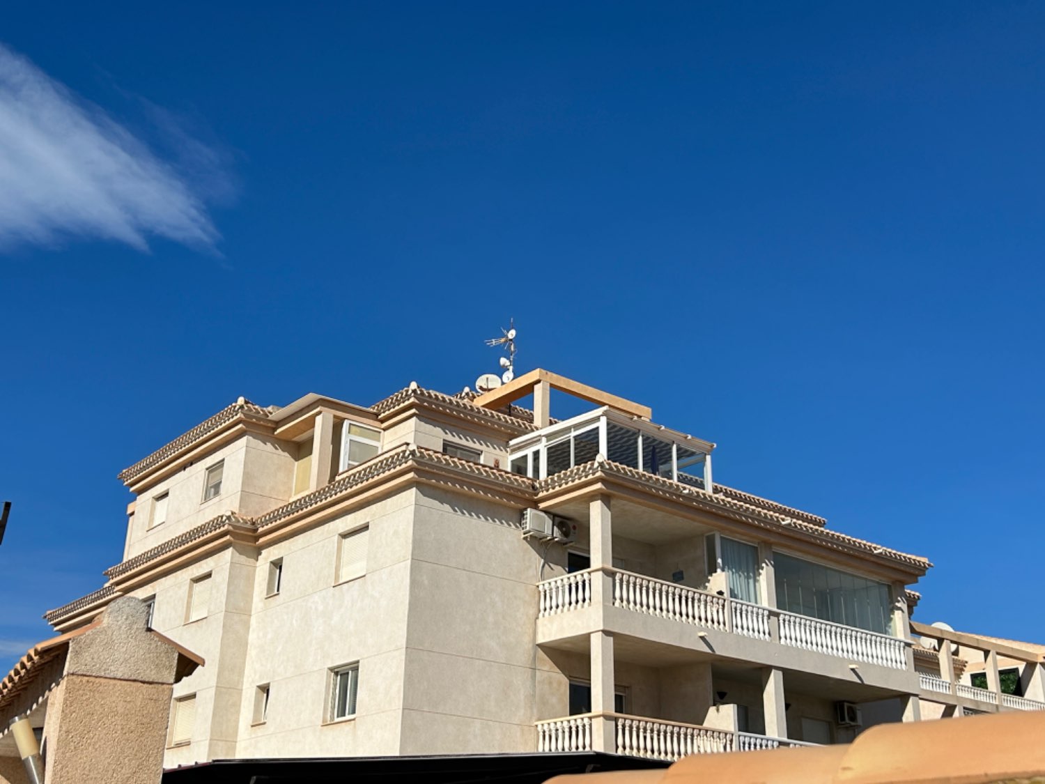 Spacious penthouse with 117m2 3 bedrooms and 2 bathrooms 1.2 km from the beach