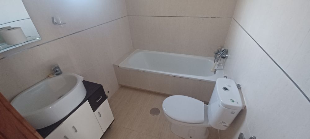 Large Townhouse with 3 bedrooms, 3 bathrooms outdoor space and basement