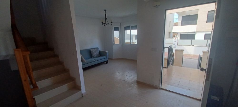 Large Townhouse with 3 bedrooms, 3 bathrooms outdoor space and basement